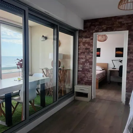 Spacieux Et Moderne En Bord De Apartment